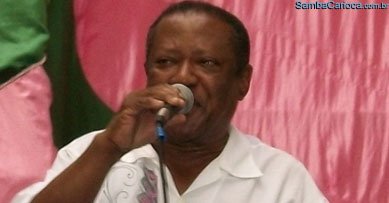 Tantinho da Mangueira e Velha Guarda da Bateria canta Cartola